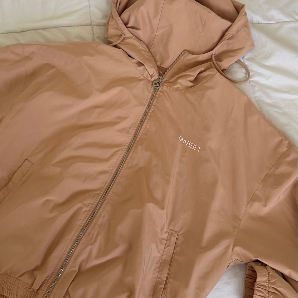 Onset Brand Lightweight Zip Windbreaker in Dusty Rose